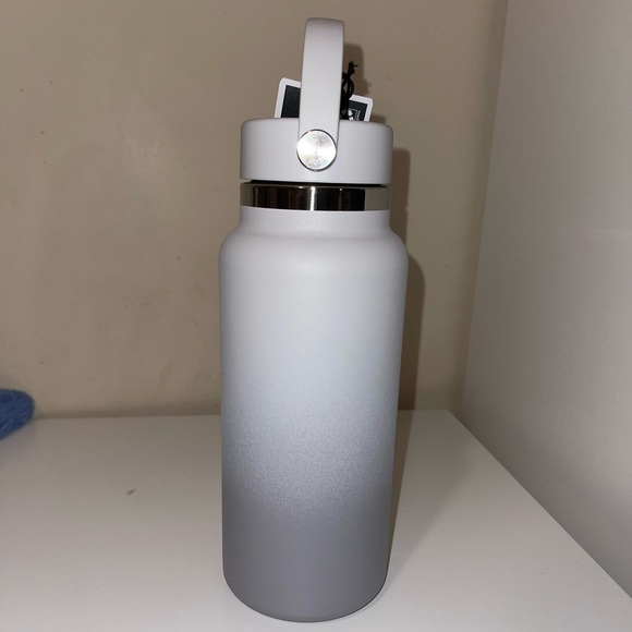 SPECIAL EDITION 32 OZ HYDRO FLASK - POLAR OMBRÉ MOONLIGHT - Picture 2 of 3